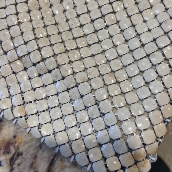 Vintage Whiting and Davis white bag 1970’s - Picture 11 of 11